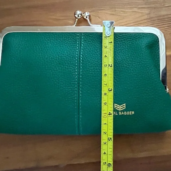 Green Leather Kisslock Clutch Bag - Picture 7 of 8
